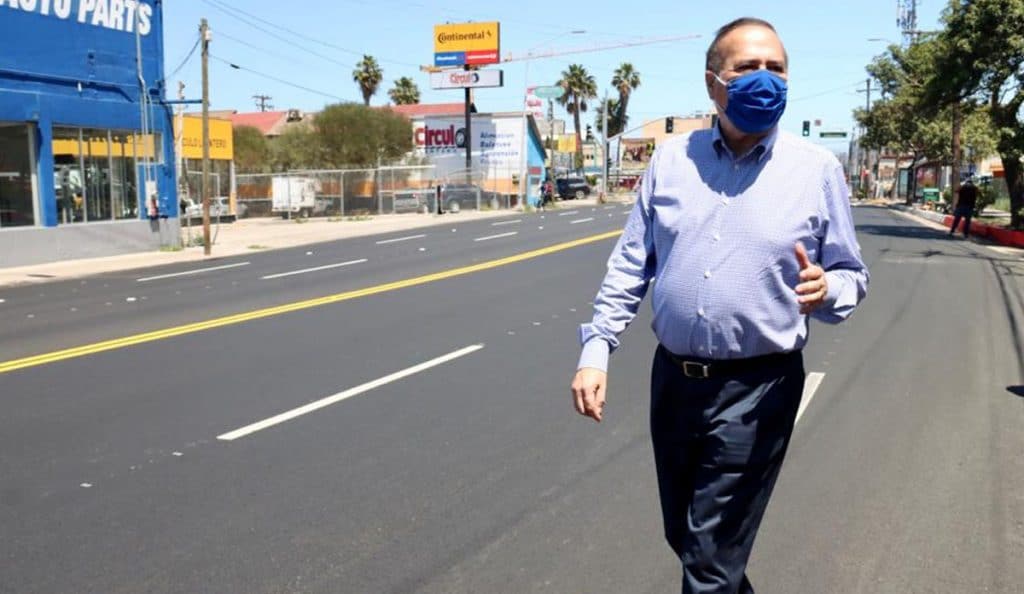 González supervisa obras en tramo del Bulevar Agua Caliente