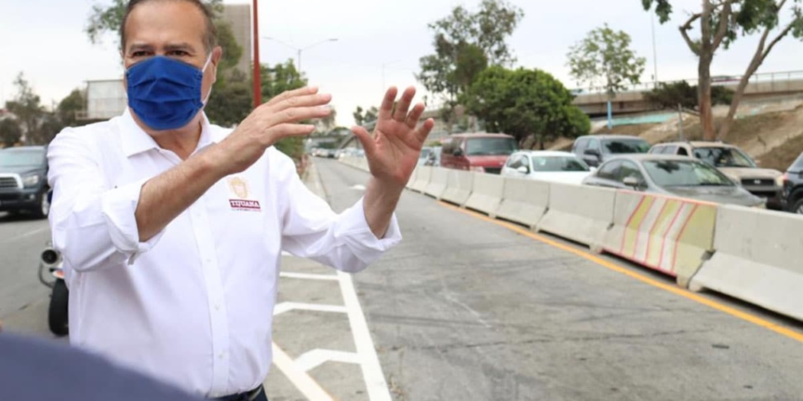 Arturo González Cruz, presidente municipal y las obras de carriles Ready Lane