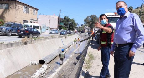 González supervisa obras de mantenimiento en pluvial de Los Laureles