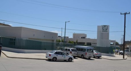 Llegan a clínica del IMSS por ayuda y acribillan al guardia de seguridad