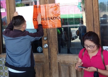 VIDEO: Clausuran bar; clientes bebían alcohol