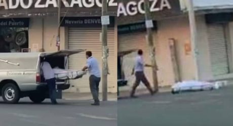 VIDEO: Cadáver cae de carroza frente a mercado