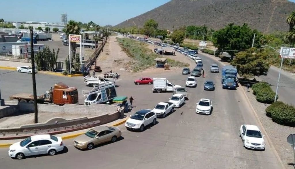 VIDEO: Fila de más de un kilómetro para comprar cerveza