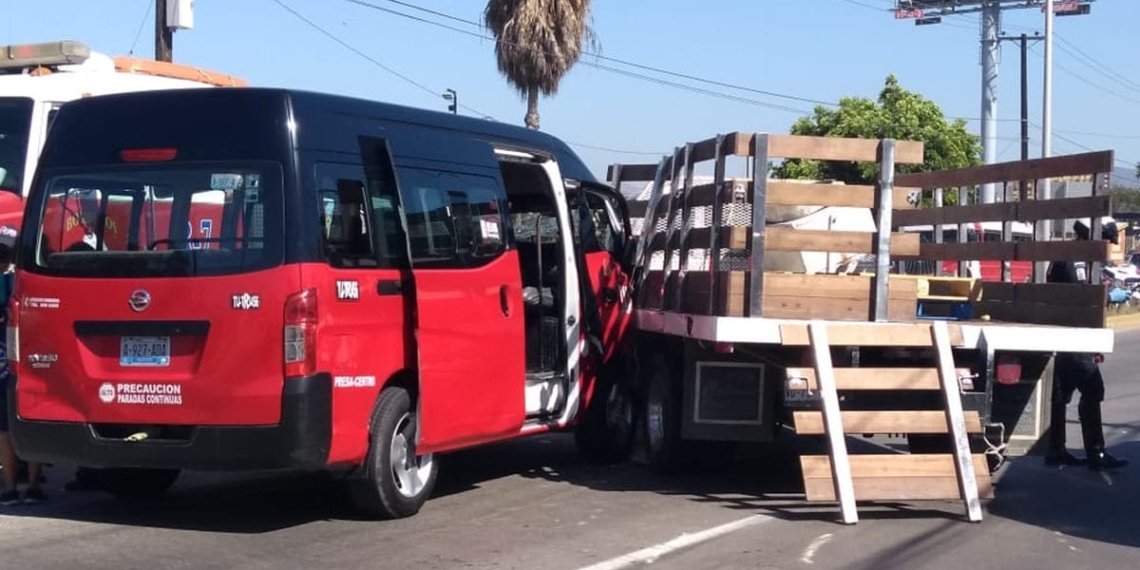 Choque de transporte público deja varios lesionados