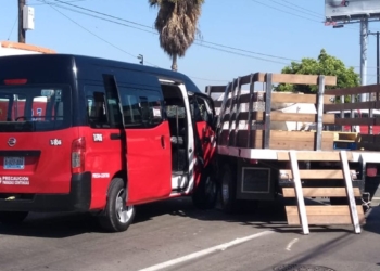 Choque de transporte público deja varios lesionados