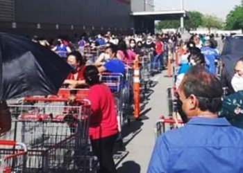 Filas eternas para entrar a Costco