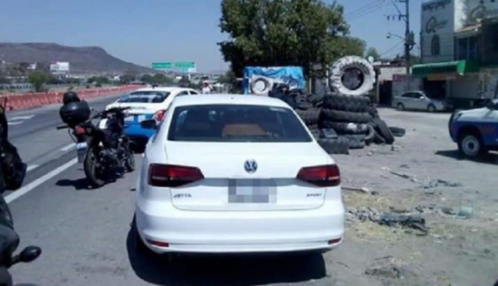 Hacinados en un auto andaban borrachos; había un menor de edad