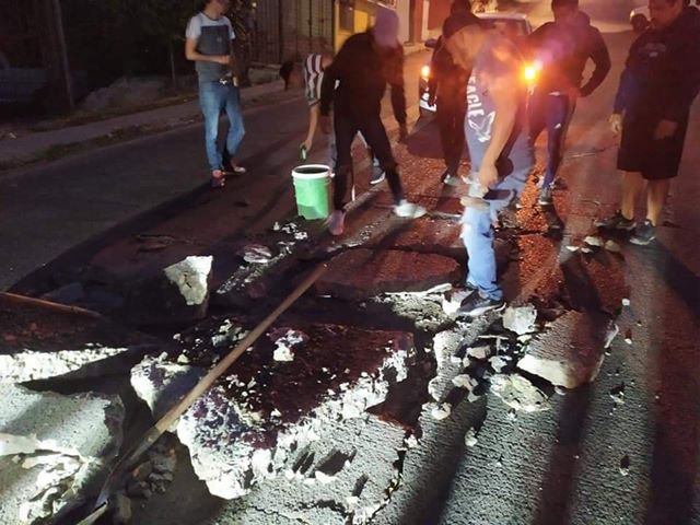 Les destrozan avenida principal y autoridades los ignoran