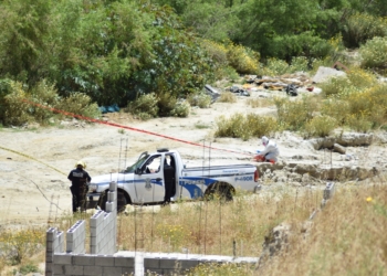 Dejan un cadáver encobijado en un arroyo