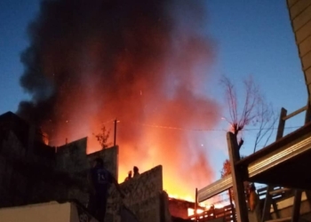 VIDEO: Incendio consume casa en Tijuana