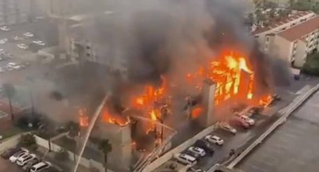VIDEO: Fuerte incendio consume condominio