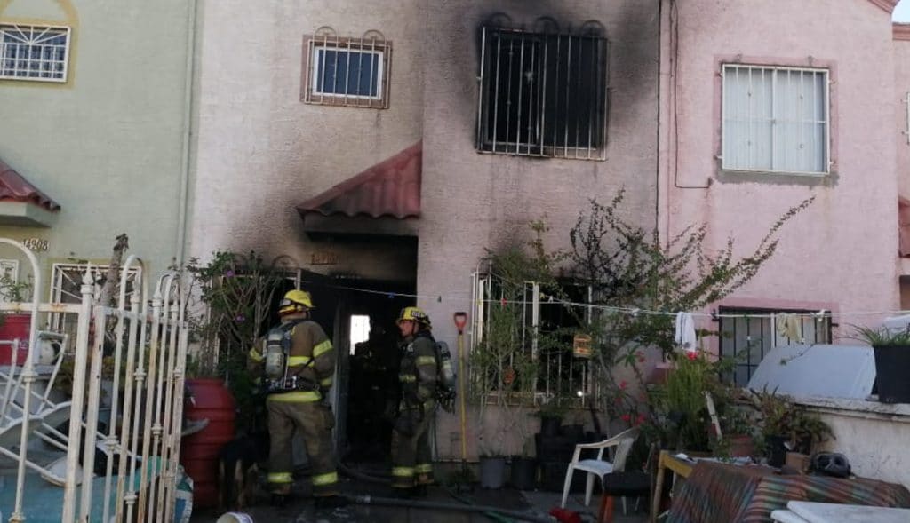 VIDEO: Incendio deja sin casa a familia