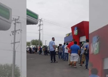 Ni los 2 mil contagios de Mexicali frenan filas para cerveza