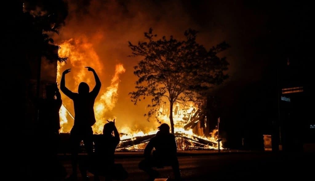 Minneapolis en llamas por protestas