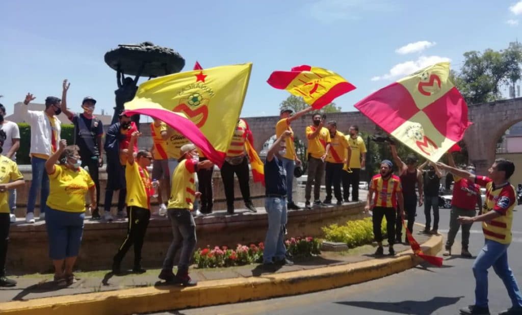 Aficionados de Morelia se manifiestan para pedir que equipo permanezca