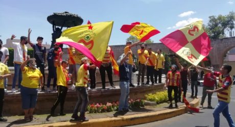 Aficionados de Morelia se manifiestan para pedir que equipo permanezca