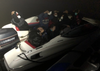 Tras persecución en el mar detienen a 18 personas en San Diego