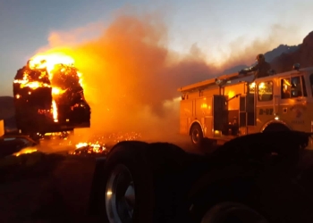 fotos-incendio-de-tractocamion-en-la-rumorosa