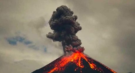 VIDEO: Volcán Sangay entra en erupción