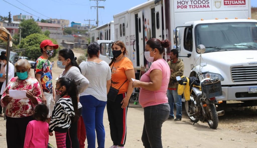 Residentes-de-la-Xicoténcatl-Leyva-II-se-benefician-con-servicios-médicos