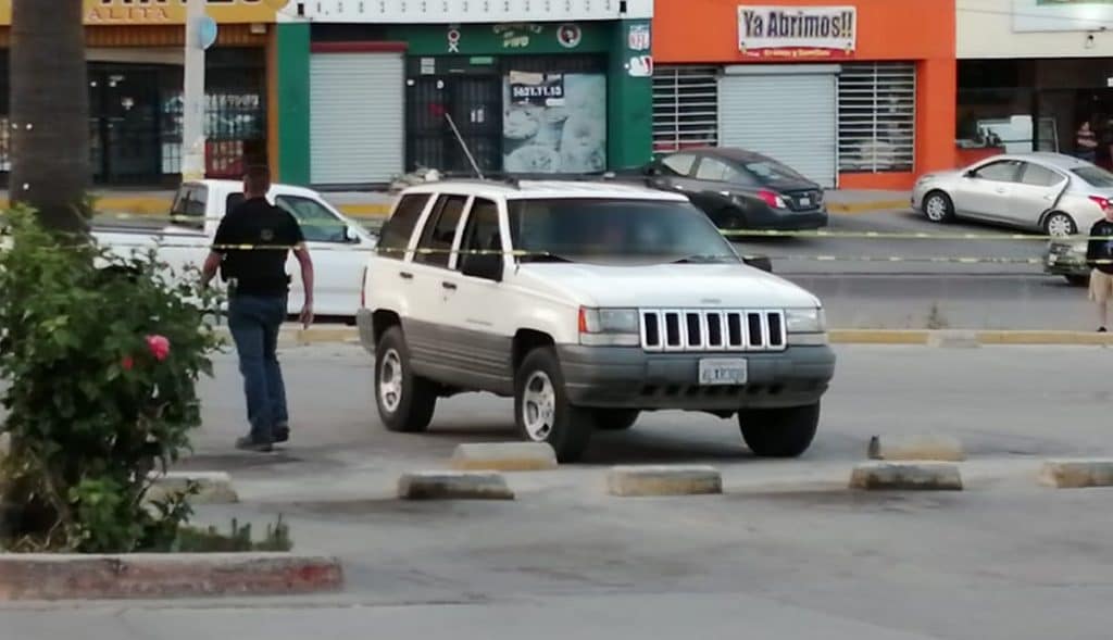 Asesinan-a-hombre-en-estacionamiento-de-plaza-comercial