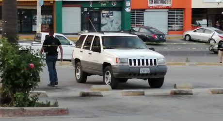 Asesinan a hombre en estacionamiento de plaza comercial