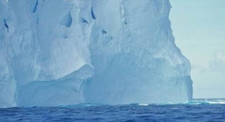 Iceberg del tamaño de Chicago a punto de desprenderse de la Antártida