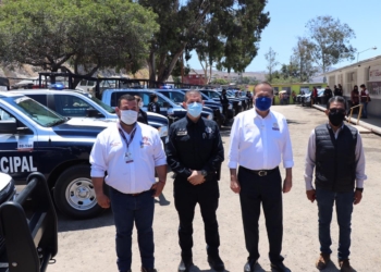 arturo-gonzalez-entrega-patrullas-a-policias-de-cerro-colorado