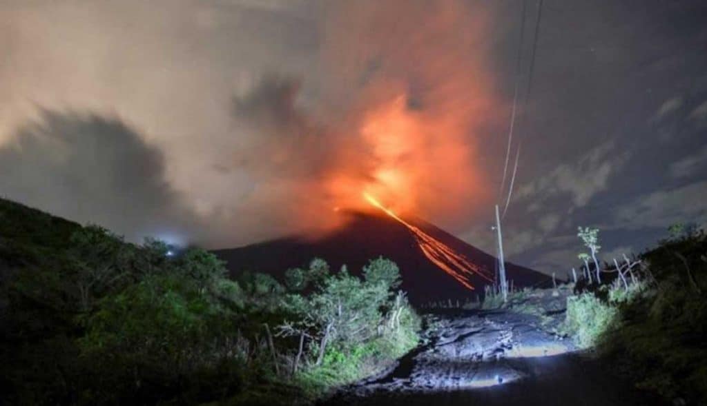 Alertan-por-fuerte-actividad-en-volcanes