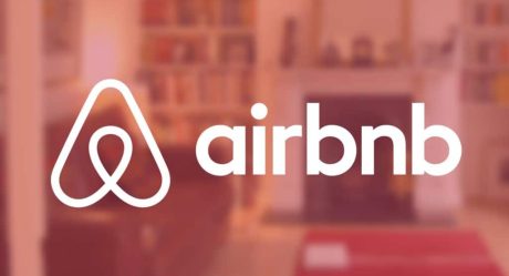 Proponen multar a quien rente casas por Airbnb