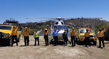 Llega helicóptero para combatir incendios en Baja California