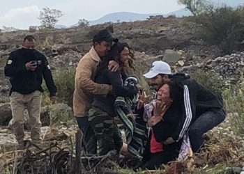 auto-es-arrastrado-tras-el-paso-del-huracan-hanna-y-enluta-familia