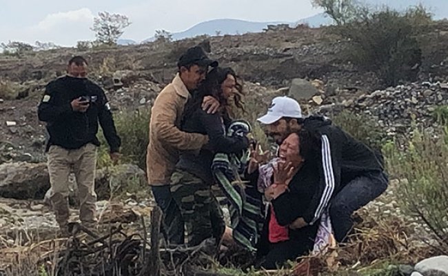 auto-es-arrastrado-tras-el-paso-del-huracan-hanna-y-enluta-familia