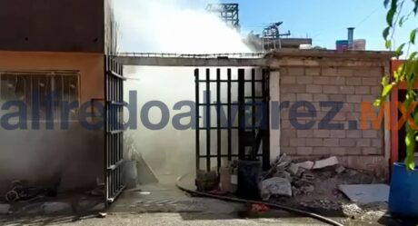 Fuego causó graves daños en una vivienda en pocos minutos