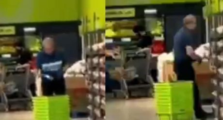 VIDEO: Empleado limpia canastas de supermercado con saliva