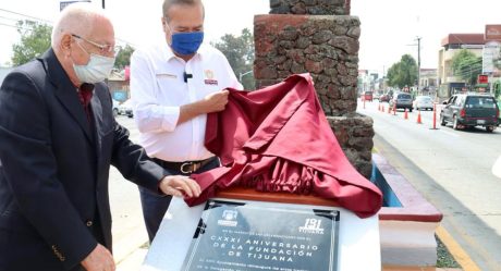 González devela placa conmemorativa por rehabilitación de 'Arcos'