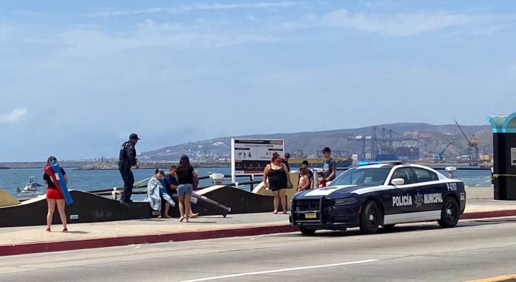 retiran-personas-de-playas-de-ensenada