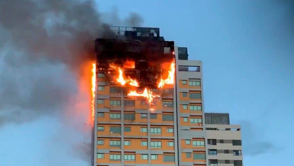 incendio-consume-varios-pisos-de-un-edificio-en-madrid