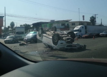 Choca-unidad-de-Bomberos-contra-pick-up