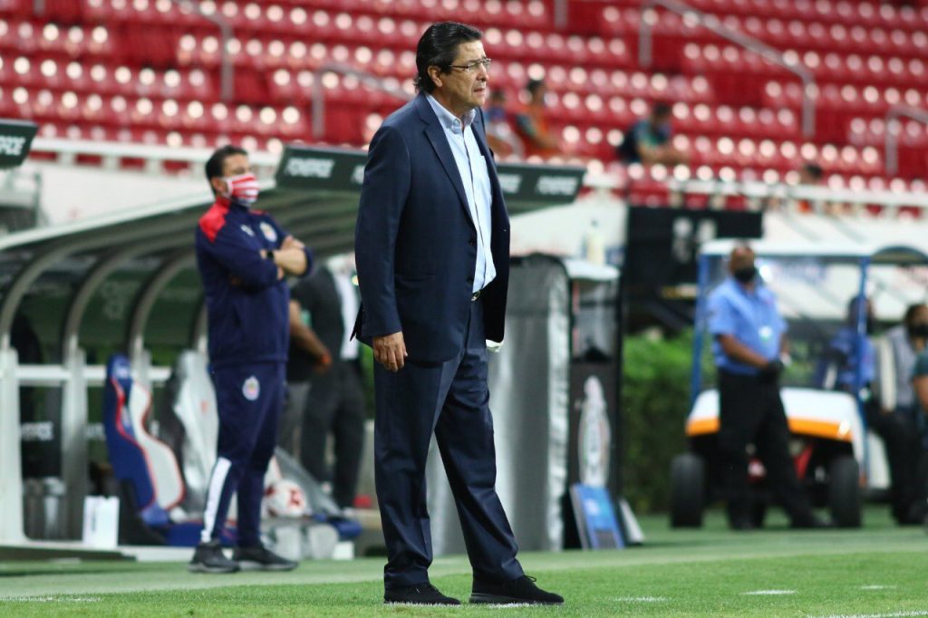 chivas-destituye-a-luis-fernando-tena