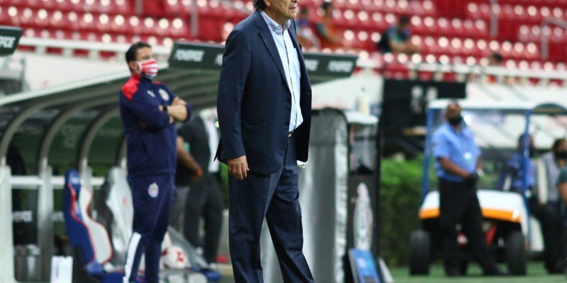 chivas-destituye-a-luis-fernando-tena