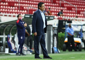 chivas-destituye-a-luis-fernando-tena