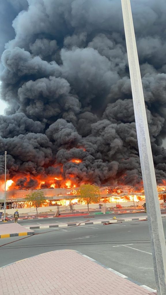 infernal-incendio-consume-mercado-en-emiratos-arabes-unidos