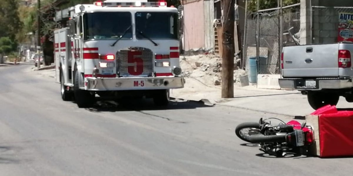 Auto-choca-contra-repartidor-de-moto