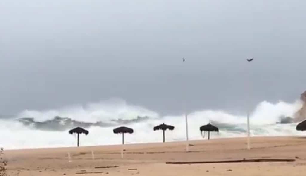 VIDEO-Decretan alerta roja por huracán 'Genevieve'