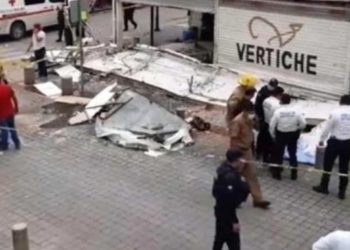 Colapsa-marquesina-de-zapatería-y-mata-a-una-joven