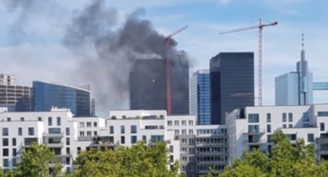 Incendio en torre del World Trade Center en Bruselas