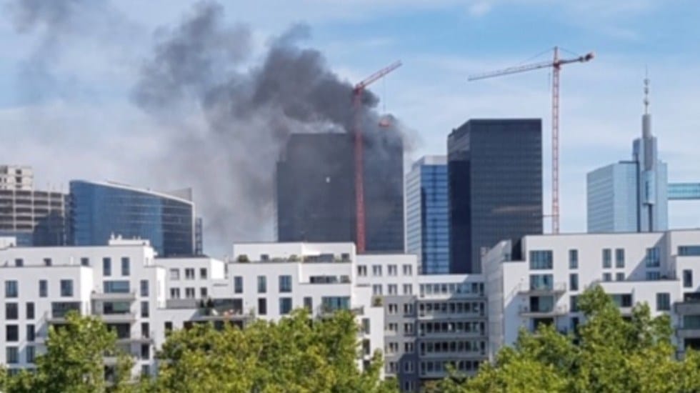 incendio-en-torre-del-world-trade-center-en-bruselas