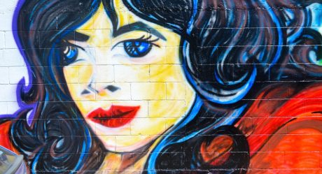 Homenajean a policía asesinada con su rostro en un mural