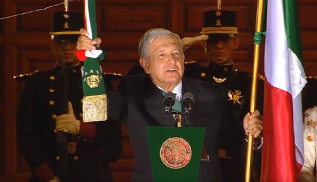 VIDEO-AMLO-da-El-Grito-en-Zócalo-vacío-destaca-amor-al-prójimo